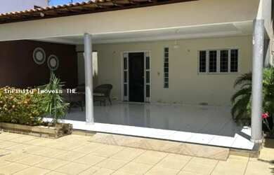 Imagem: A casa possui 4 Dormitórios, 3 Banheiros, 2 Vagas na garagem