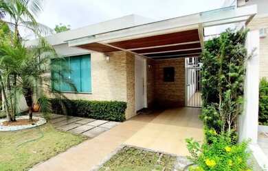 Imagem: A casa possui 3 Dormitórios, 2 Banheiros, 2 Vagas na garagem