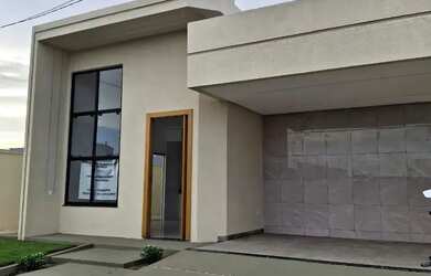 Imagem: A casa em condomínio possui 3 Dormitórios, 3 Banheiros, 2