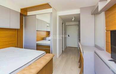 Imagem: O apartamento possui 1 Dormitório, 1 Banheiro, 1 Vaga na garagem