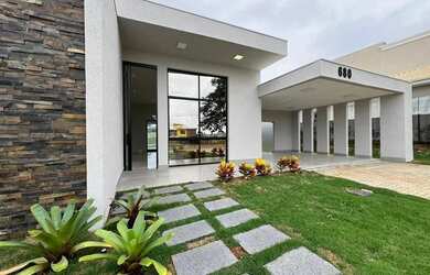 Imagem: A casa possui 4 Dormitórios, 5 Banheiros, 4 Vagas na garagem