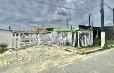 Imagem: A casa em condomínio possui 3 Dormitórios, 2 Banheiros, 2