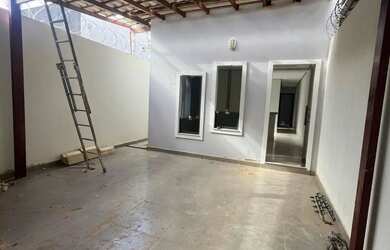 Imagem: A casa possui 2 Dormitórios, 1 Banheiro, 2 Vagas na garagem