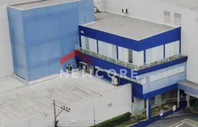 Imagem: O depósito possui 5 Vagas na garagem, 8.165m² de Área e