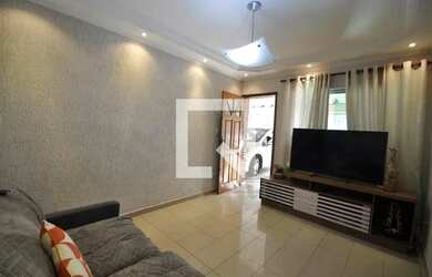 Imagem: A casa possui 4 Dormitórios, 3 Banheiros, 3 Vagas na garagem