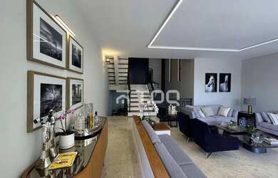 Imagem: A casa em condomínio possui 4 Dormitórios, 5 Banheiros, 4