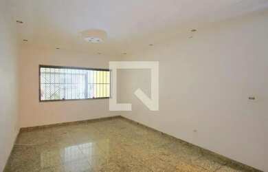 Imagem: A casa possui 5 Dormitórios, 5 Banheiros, 4 Vagas na garagem