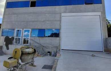 Imagem: O depósito possui 5 Vagas na garagem, 1038m² de Área, Imóvel