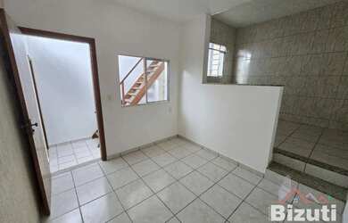 Imagem: A casa possui 3 Dormitórios, 4 Banheiros, 2 Vagas na garagem