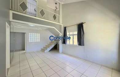 Imagem: A casa possui 3 Dormitórios, 3 Banheiros, 2 Vagas na garagem