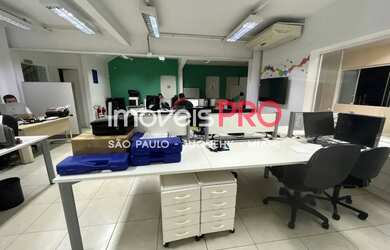 Imagem: O depósito possui 300m² de Área e está localizado em Vila