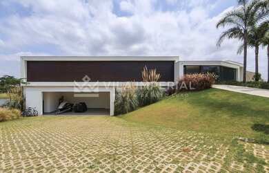 Imagem 2: Seu novo refúgio tem pé no lago e uma vista de tira o fôlego para o...