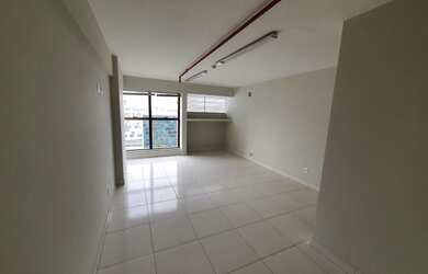 Imagem: O depósito possui 2 Vagas na garagem, 27m² de Área e está