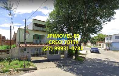 Imagem: A casa possui 3 Dormitórios, 2 Banheiros, 5 Vagas na garagem