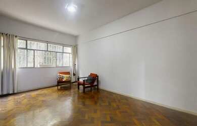 Imagem: O apartamento possui 3 Dormitórios, 1 Banheiro, 1 Vaga na garagem