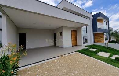 Imagem: A casa em condomínio possui 3 Dormitórios, 2 Banheiros, 4