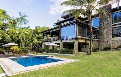 Imagem: A casa em condomínio possui 5 Dormitórios, 5 Banheiros, 5