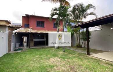 Imagem: A casa possui 3 Dormitórios, 4 Banheiros, 2 Vagas na garagem