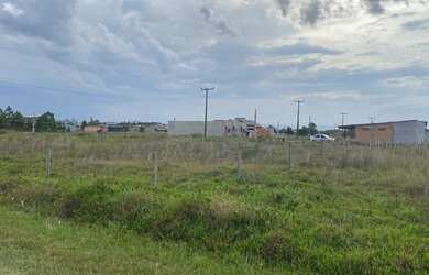 Imagem: O terreno possui 300m² de Área e está localizado em Balneário