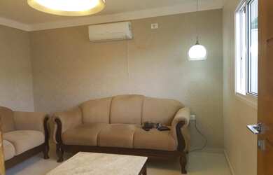 Imagem: A casa possui 2 Dormitórios, 2 Banheiros, 2 Vagas na garagem