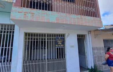 Imagem: A casa possui 4 Dormitórios, 3 Banheiros, 2 Vagas na garagem