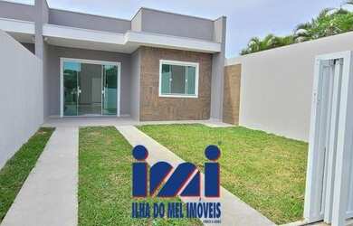 Imagem: A casa possui 3 Dormitórios, 2 Banheiros, 3 Vagas na garagem