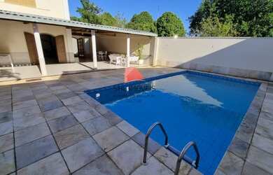 Imagem: A casa em condomínio possui 4 Dormitórios, 5 Banheiros, 3