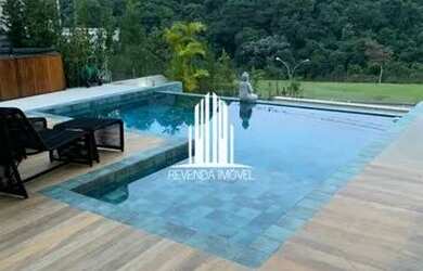 Imagem: A casa possui 5 Dormitórios, 5 Banheiros, 4 Vagas na garagem