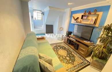 Imagem: A casa possui 4 Dormitórios, 3 Banheiros, 1 Vaga na garagem