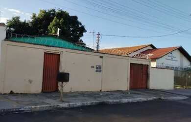 Imagem: A casa possui 2 Dormitórios, 2 Banheiros, 5 Vagas na garagem