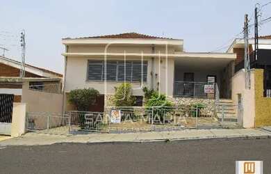 Imagem: O depósito possui 2 Vagas na garagem, 186m² de Área e está