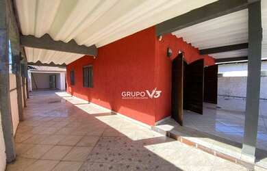 Imagem: A casa possui 3 Dormitórios, 2 Banheiros, 165m² de Área