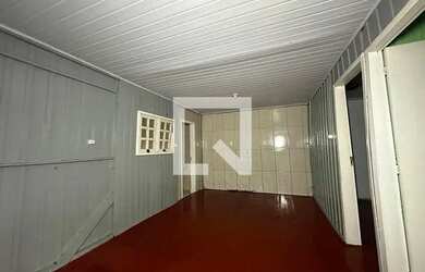 Imagem: A casa possui 2 Dormitórios, 1 Banheiro, 1 Vaga na garagem