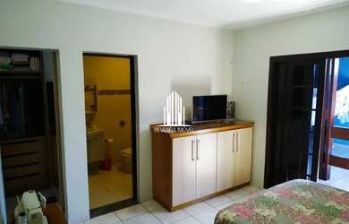 Imagem: A casa possui 3 Dormitórios, 2 Banheiros, 3 Vagas na garagem