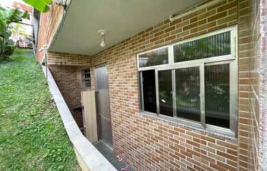 Imagem: A casa possui 1 Dormitório, 1 Banheiro, 2 Vagas na garagem