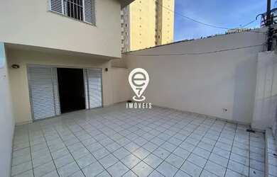 Imagem: A casa possui 4 Dormitórios, 4 Banheiros, 3 Vagas na garagem