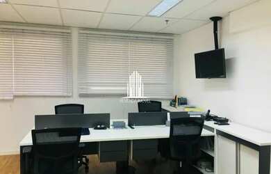 Imagem: O depósito possui 1 Vaga na garagem, 34m² de Área e está