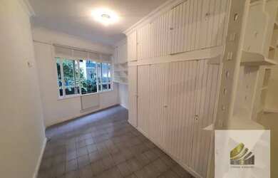 Imagem: O apartamento possui 1 Dormitório, 1 Banheiro, 1 Vaga na garagem