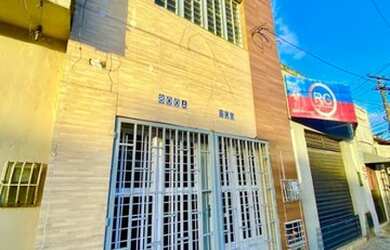 Imagem: A casa possui 3 Dormitórios, 2 Banheiros, 1 Vaga na garagem