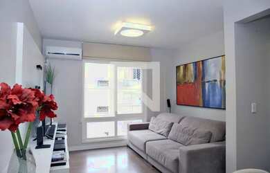 Imagem: O apartamento possui 2 Dormitórios, 1 Banheiro, 1 Vaga na garagem