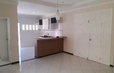 Imagem: A casa possui 2 Dormitórios, 3 Banheiros, 3 Vagas na garagem