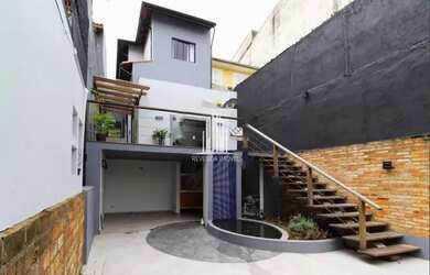 Imagem: A casa possui 3 Dormitórios, 4 Banheiros, 2 Vagas na garagem