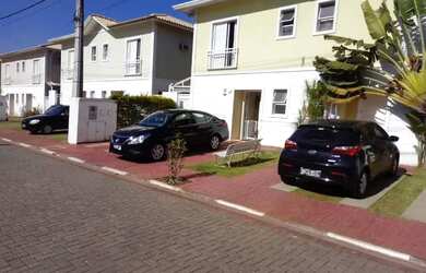 Imagem: A casa em condomínio possui 3 Dormitórios, 3 Banheiros, 2