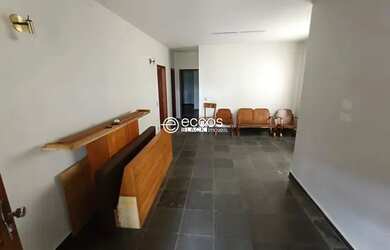 Imagem: A casa possui 2 Dormitórios, 2 Banheiros, 1 Vaga na garagem