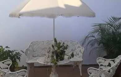 Imagem: A casa possui 4 Dormitórios, 4 Banheiros, 4 Vagas na garagem