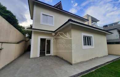 Imagem: A casa em condomínio possui 3 Dormitórios, 3 Banheiros, 2