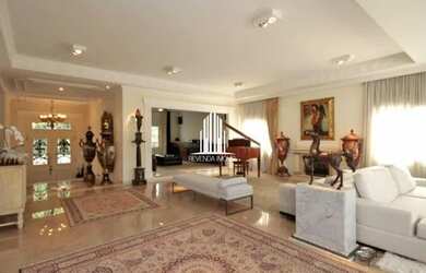 Imagem: A casa em condomínio possui 5 Dormitórios, 5 Banheiros, 5