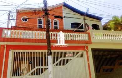 Imagem: A casa possui 4 Dormitórios, 3 Banheiros, 2 Vagas na garagem