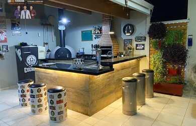 Imagem: A casa possui 3 Dormitórios, 3 Banheiros, 2 Vagas na garagem