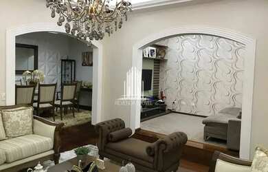 Imagem: A casa possui 4 Dormitórios, 5 Banheiros, 4 Vagas na garagem